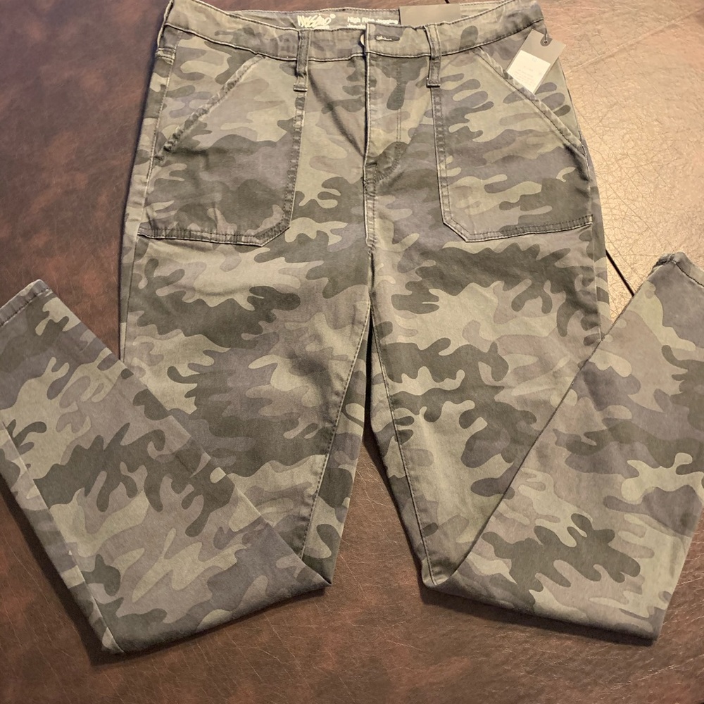 Super Stretch Camo Skinny Jeans - Size 10